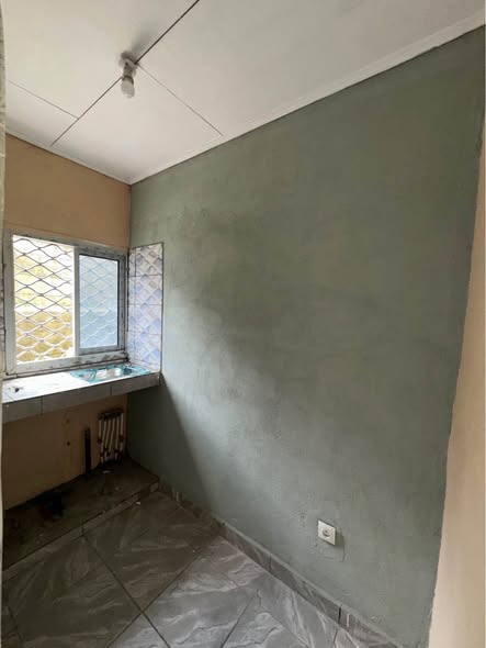 Chambre moderne 3 pièces à louer à Nkolbong