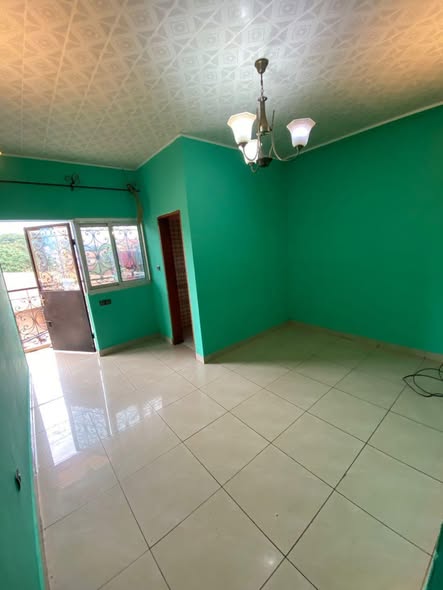 Studio moderne à louer à Emana