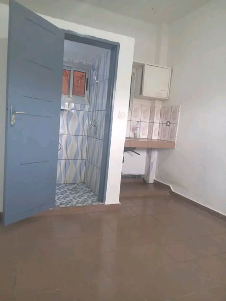 Chambre moderne à louer - Cité Sic, Douala