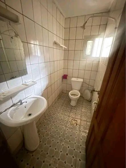 Studio moderne 4 pièces à louer à Douala PK15