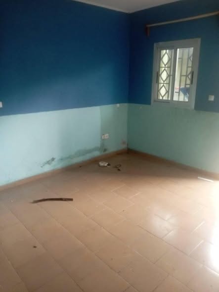 Chambre moderne à louer à Ekoumdoum, Arade