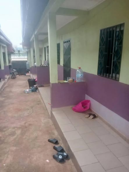 Cité de 10 chambres modernes à vendre - Ekoumdoum