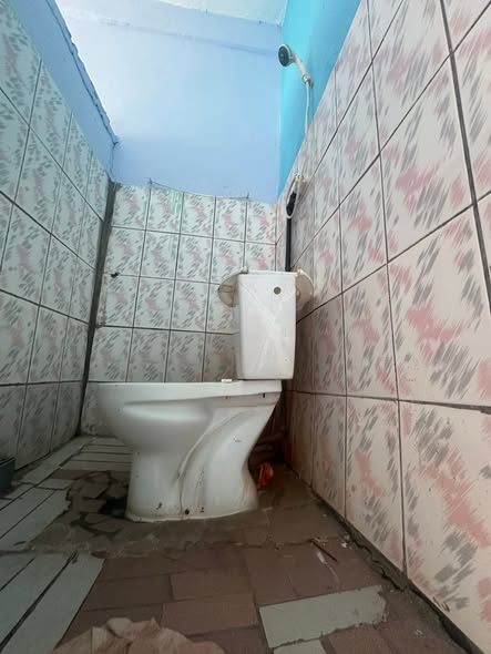 2 chambres modernes à PK17 Douala