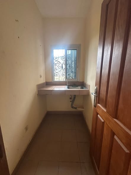 2 chambres modernes 3 pièces à PK 15 Douala