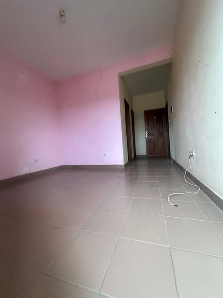 2 chambres modernes 3 pièces à PK 15 Douala