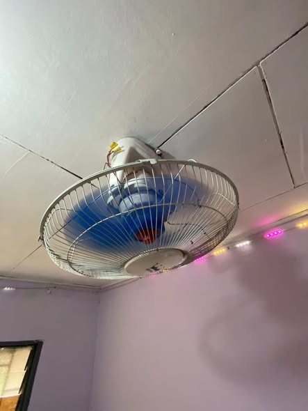 Chambre moderne à louer à Barrière, Yaoundé