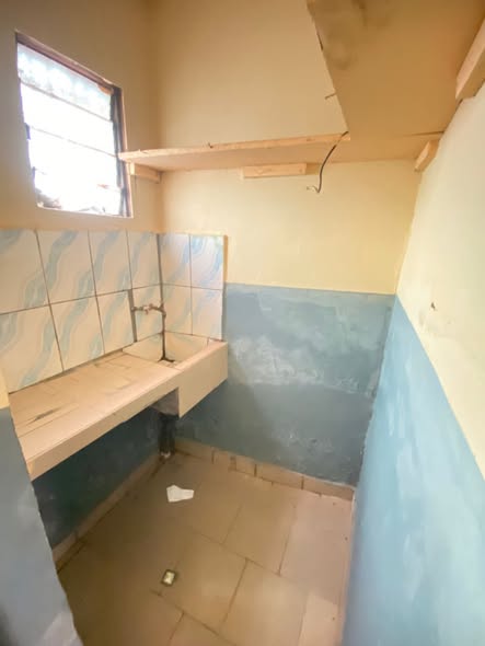 Chambre moderne à louer à Barrière, Yaoundé
