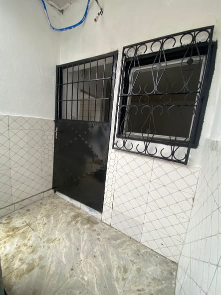 Chambre moderne à Nyalla Entre École