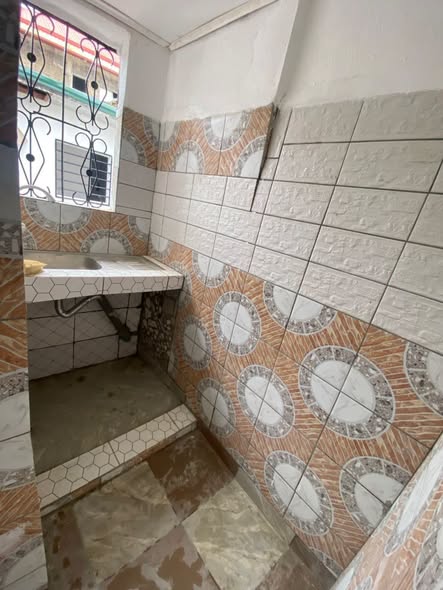 Chambre moderne à Nyalla Entre École