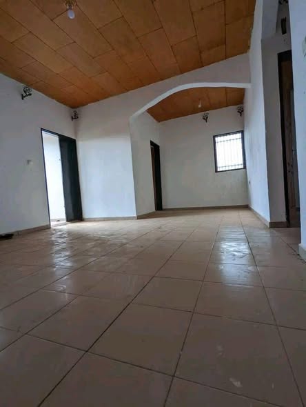 Appartement moderne à louer – Simbock Grande Chefferie