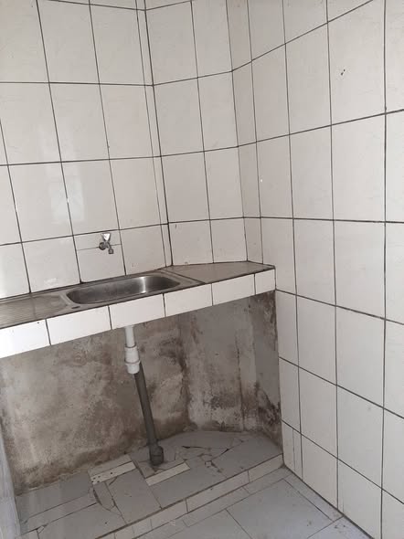 Chambre moderne 03 pièces à Biyem-Assi TKC