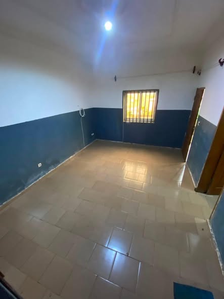 Chambre moderne à louer à Emana