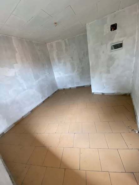 Chambre spacieuse à louer - Eleveur, Yaoundé
