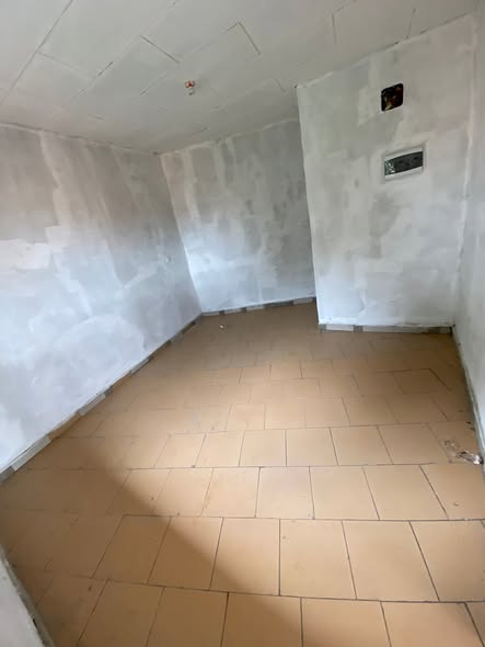 Chambre spacieuse à louer - Eleveur, Yaoundé