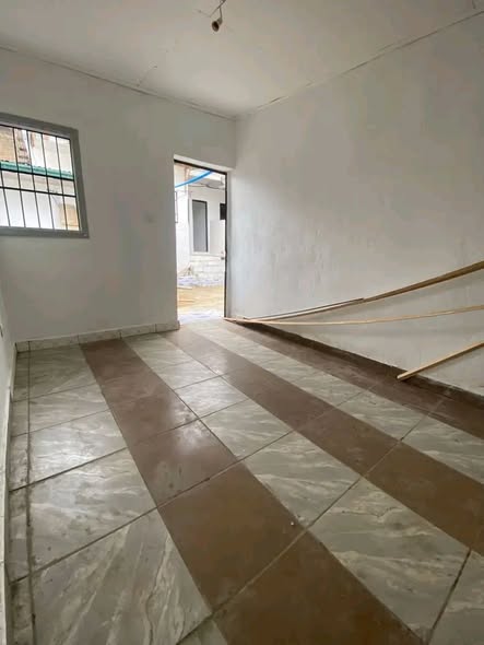 Vaste chambre moderne à Nyalla - 25 000 FCFA/mois