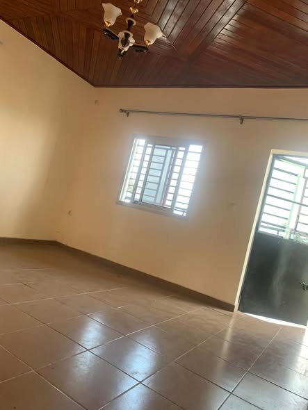 Studio moderne neuf à louer - Village Cogefar, Douala