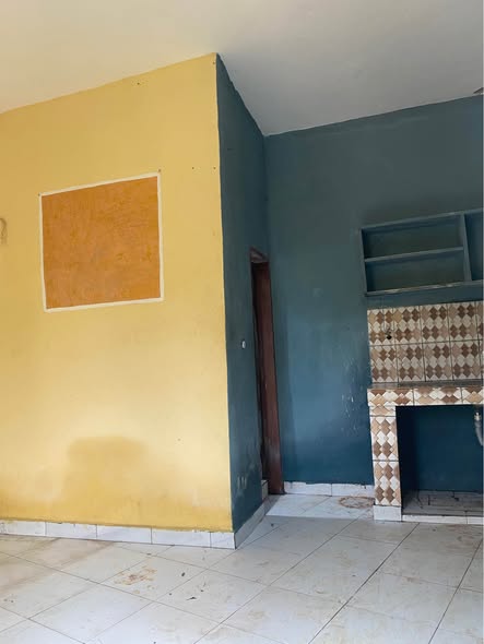 Chambre moderne à louer - Logpom Nouvelle route Basson - 30 000 FCFA/mois