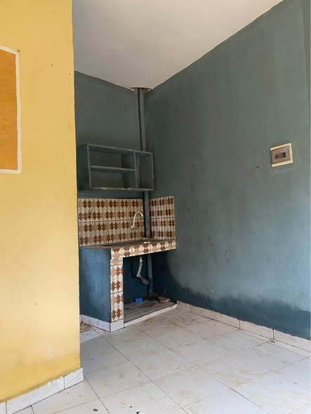 Chambre moderne à louer - Logpom Nouvelle route Basson - 30 000 FCFA/mois