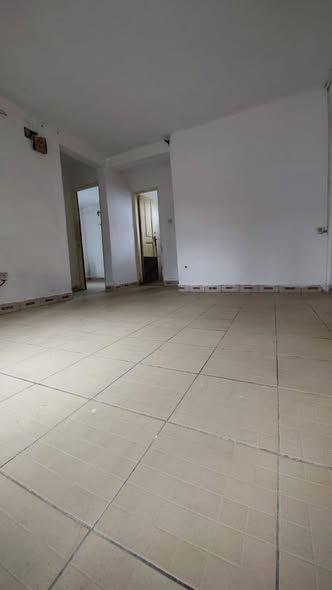 Vaste appartement moderne à louer à Tradex PK10
