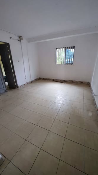 Vaste appartement moderne à louer à Tradex PK10