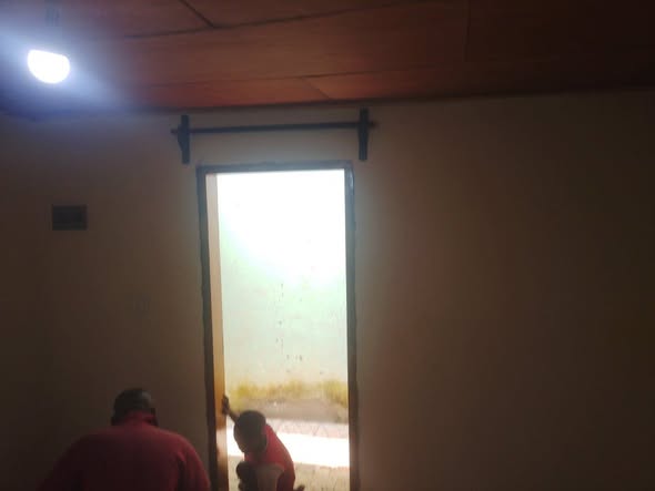 Grande chambre simple à Mimboman