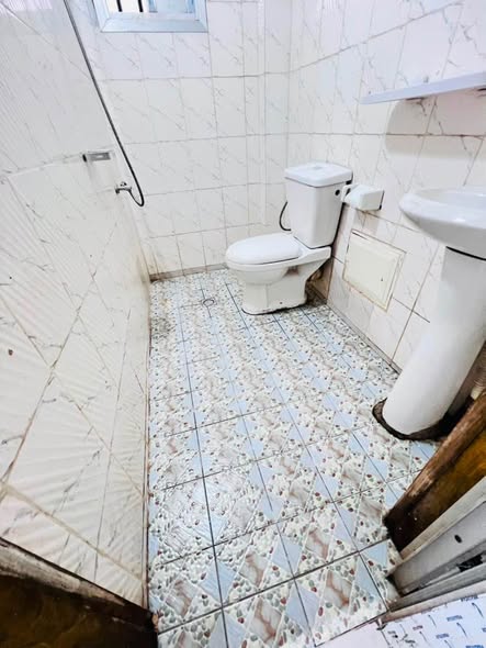 Chambre moderne à louer à Etoudi