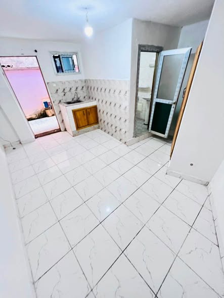 Chambre moderne à louer à Etoudi