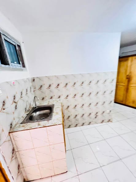 Chambre moderne à louer à Etoudi