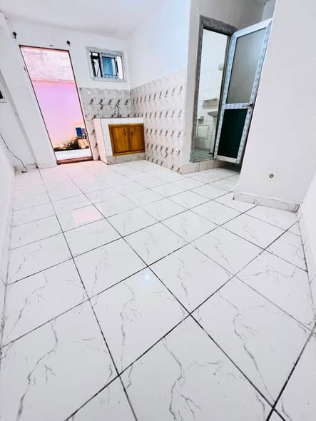 Chambre moderne à louer à Etoudi