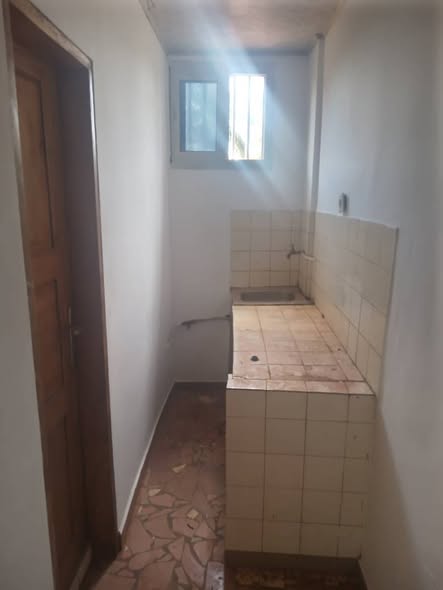 Chambre moderne avec cuisine à louer à Awae Escalier, Yaoundé