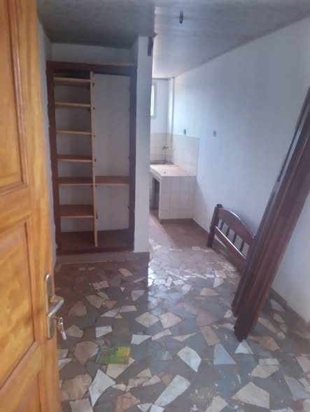 Chambre moderne avec cuisine à louer à Awae Escalier, Yaoundé