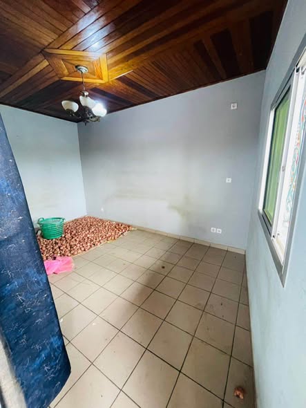 Studio moderne Logbessou Douala - bordure du goudron