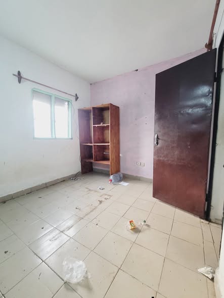 Chambre à louer - Barrière, Yaoundé