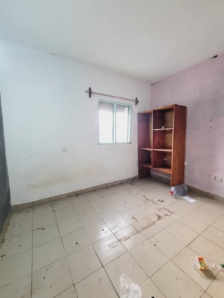 Chambre à louer - Barrière, Yaoundé