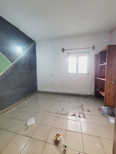 Chambre à louer - Barrière, Yaoundé