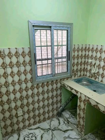 Studio moderne à louer à Bata (Nlongkak)
