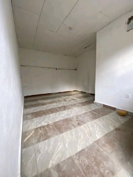 Vaste chambre moderne nouvellement construite - Nyalla