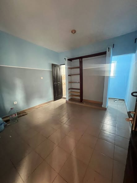 Chambre moderne à louer - Obili, Yaoundé