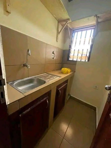 Chambre moderne à Titi Garage - Yaoundé
