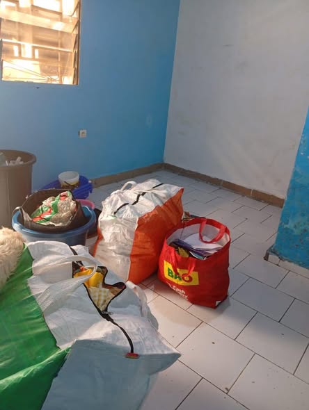 Chambre moderne à Yassa derrière Tradex
