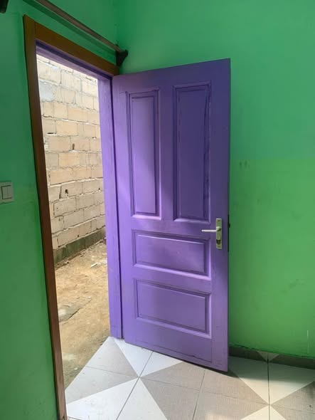 Chambre moderne avec coin cuisine à Yassa
