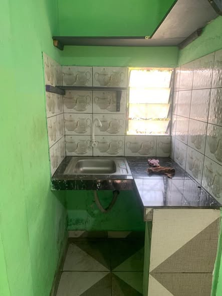 Chambre moderne avec coin cuisine à Yassa
