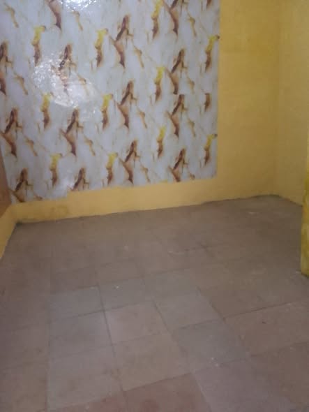 Grande chambre moderne à Nsimeyong