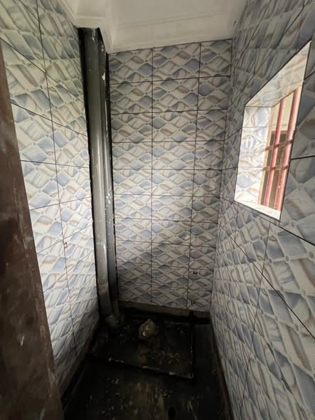 Studio en finition à Logbessou - 80 000 XAF/mois