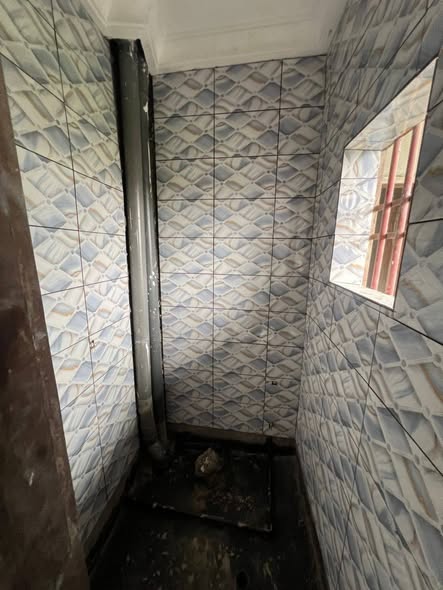Studio en finition à Logbessou