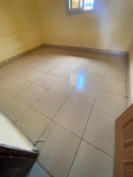 Studio moderne à louer à Emana