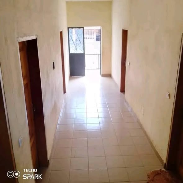 Grande chambre moderne à l'étage - Manguier