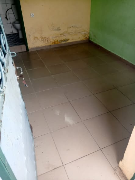 Chambre moderne à louer - Barrière, Yaoundé