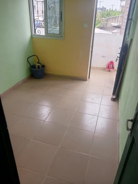 Chambre moderne à louer - Barrière, Yaoundé