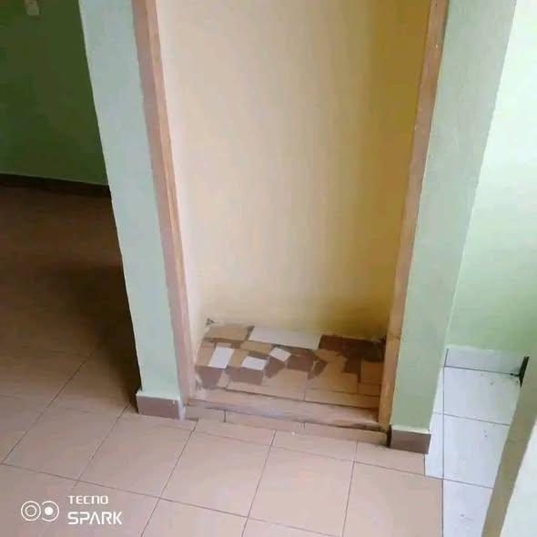 Vaste chambre neuve à Manguier